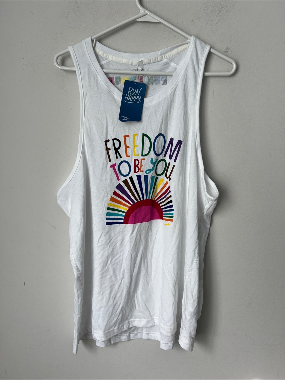 NWT Brooks Freedom To Be You Tank Large 🟢